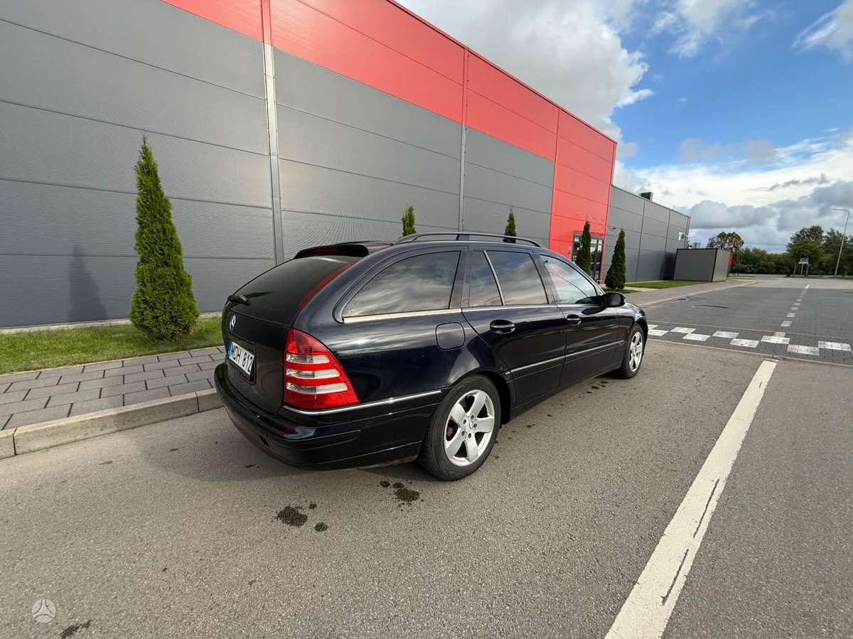 Mercedes-Benz C220 2004 — photo 5