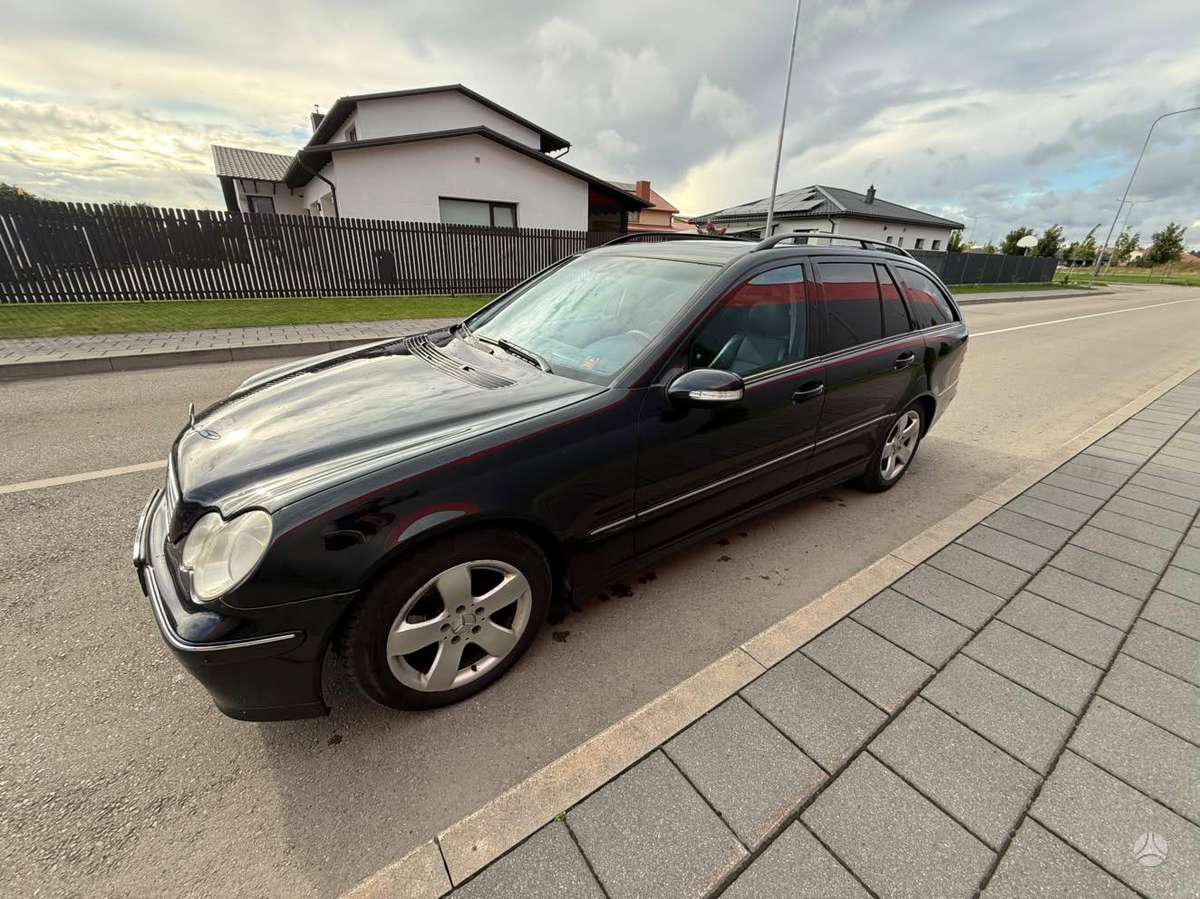 Mercedes-Benz C220 2004 — photo 7