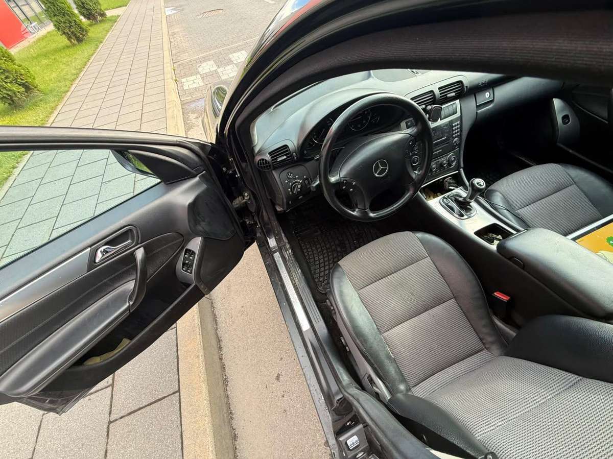 Mercedes-Benz C220 2004 — photo 9