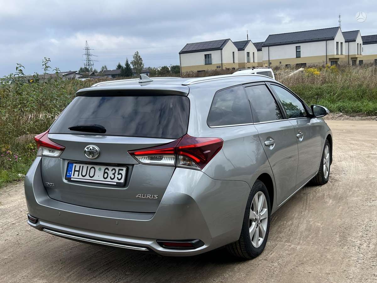 Toyota Auris 2015 — фото 10