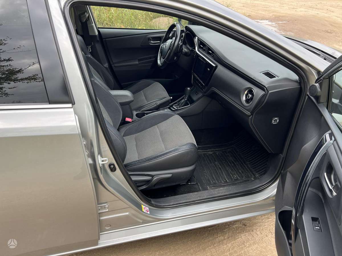 Toyota Auris 2015 — фото 15