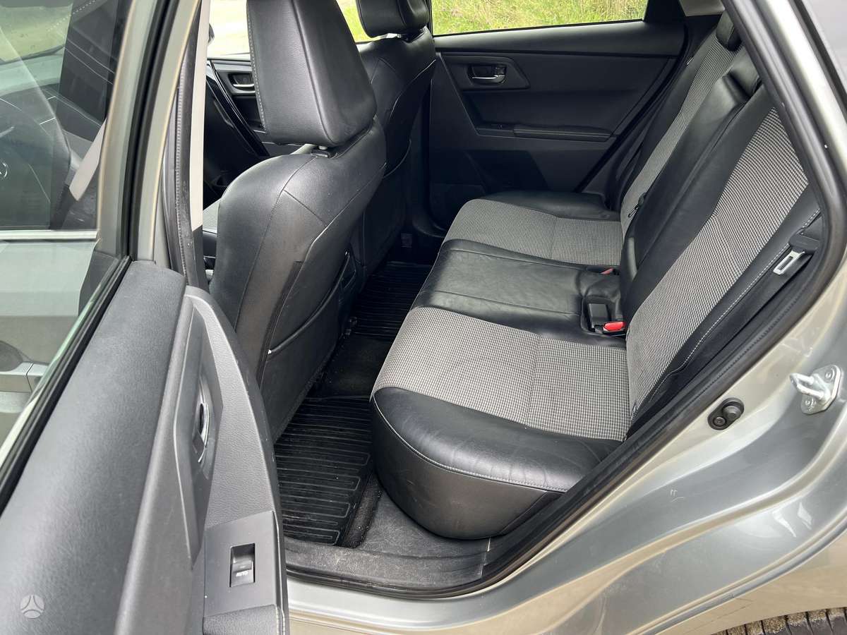 Toyota Auris 2015 — фото 18