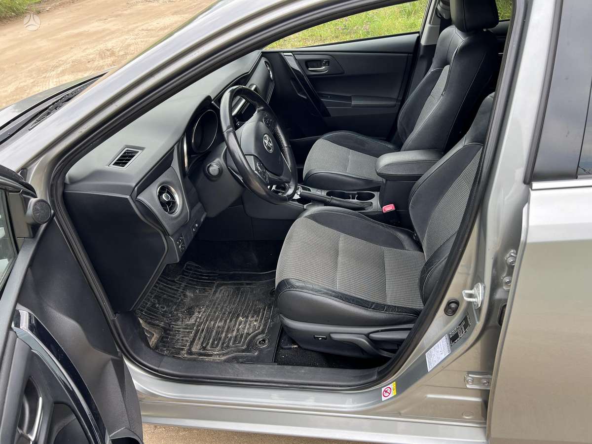 Toyota Auris 2015 — фото 19