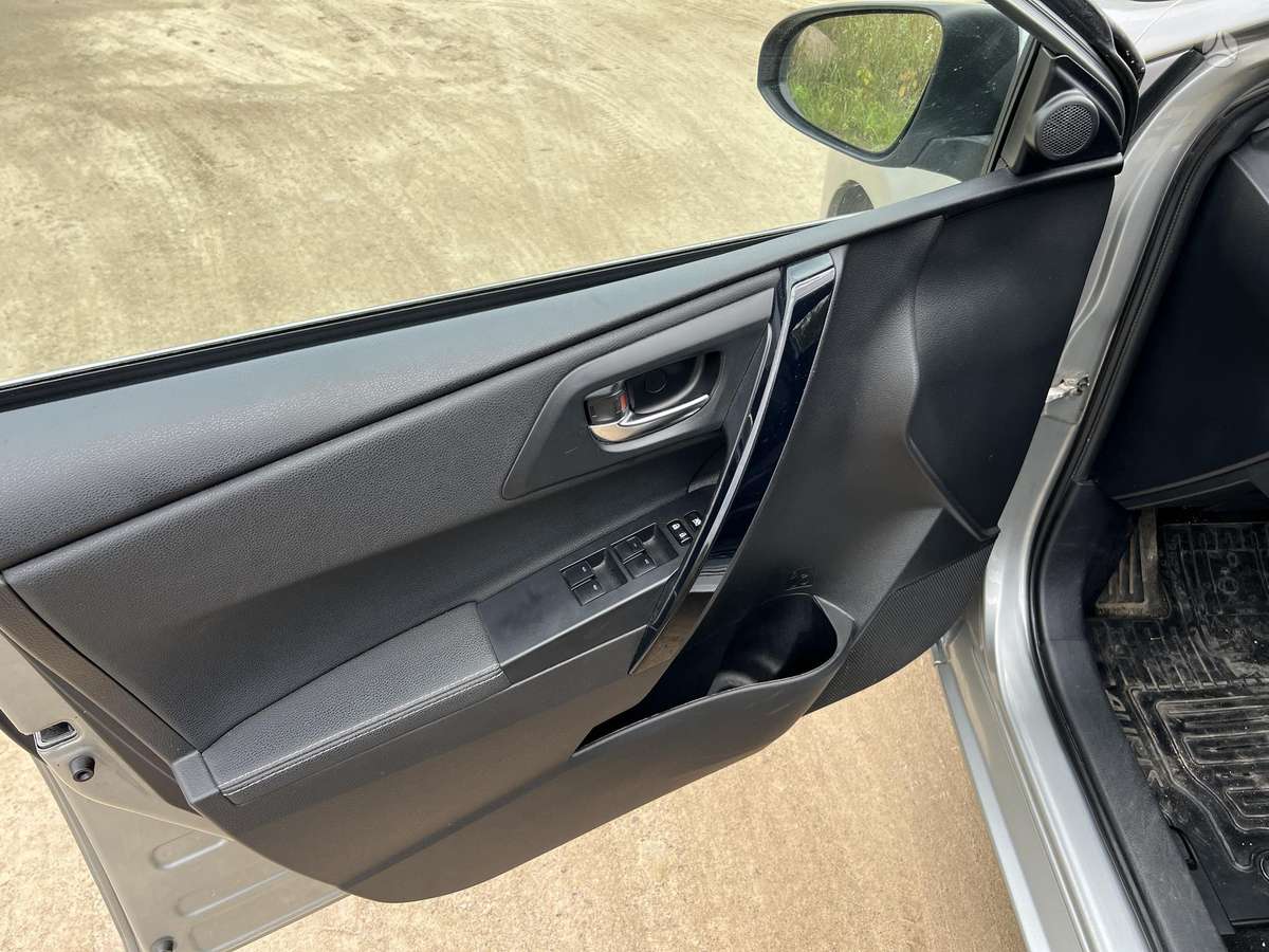 Toyota Auris 2015 — фото 20
