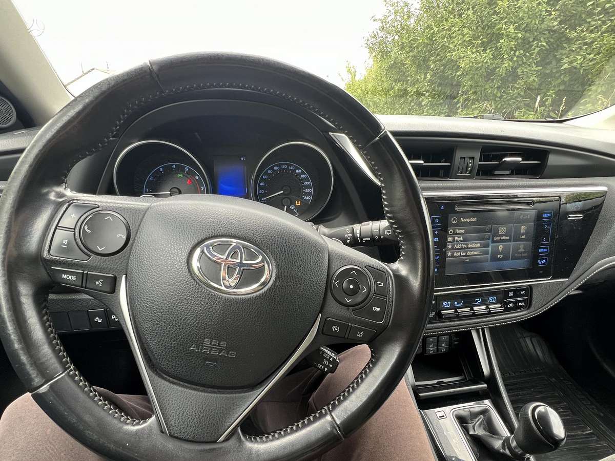 Toyota Auris 2015 — фото 24