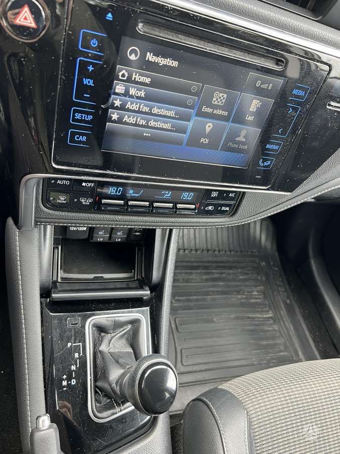 Toyota Auris 2015 — фото 25