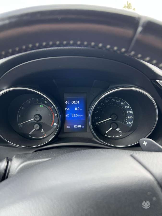 Toyota Auris 2015 — фото 26