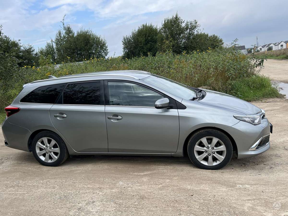 Toyota Auris 2015 — двигун 1197 cm³, 116 HP (85kW)