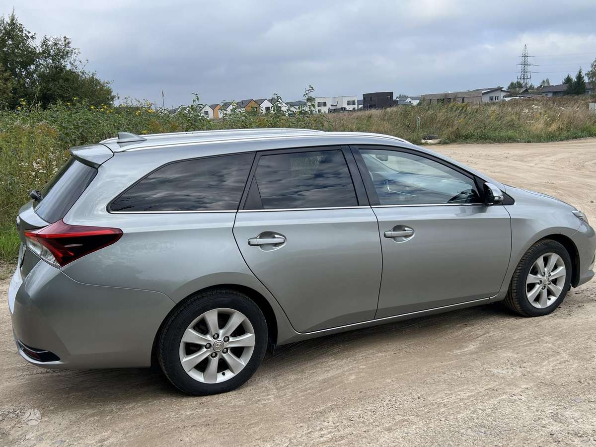 Toyota Auris 2015 — фото 5