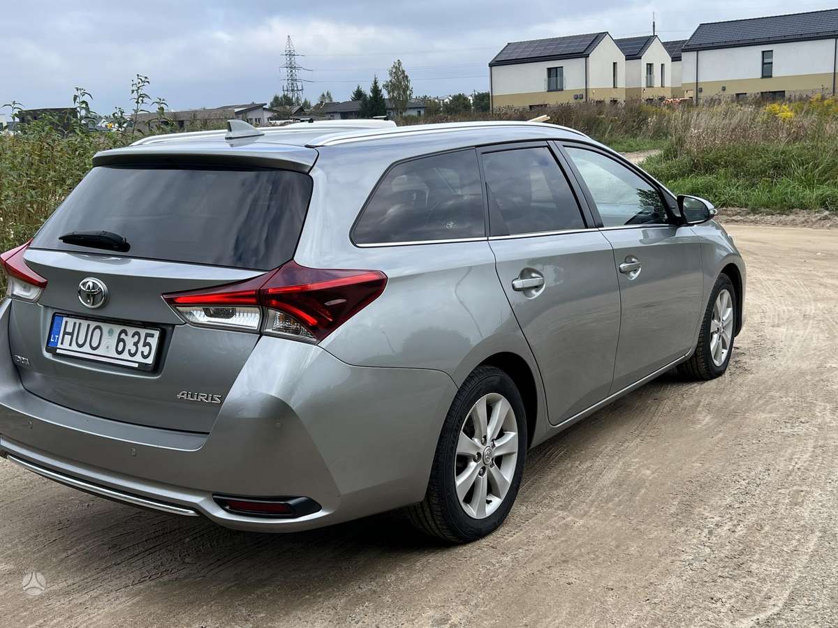 Toyota Auris 2015 — фото 6