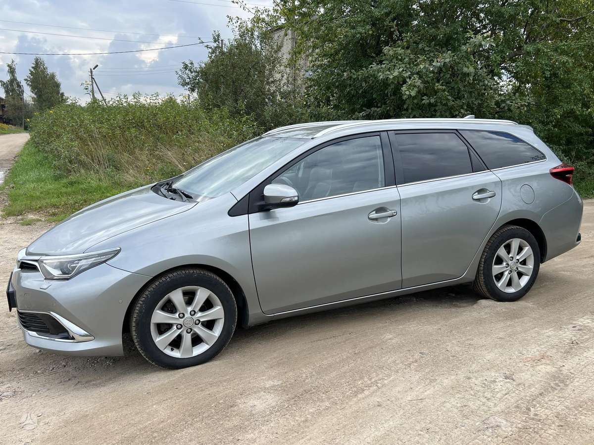 Toyota Auris 2015 — фото 7