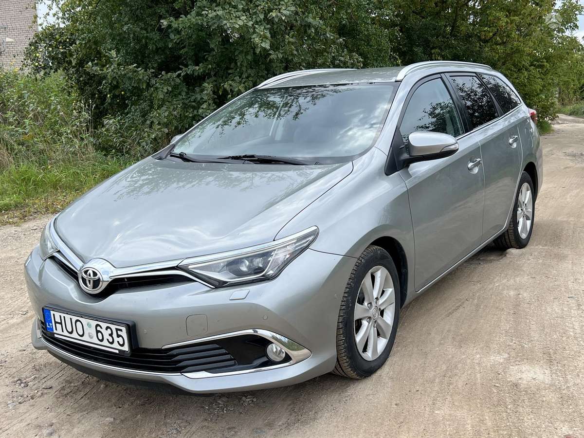 Toyota Auris 2015 — фото 8