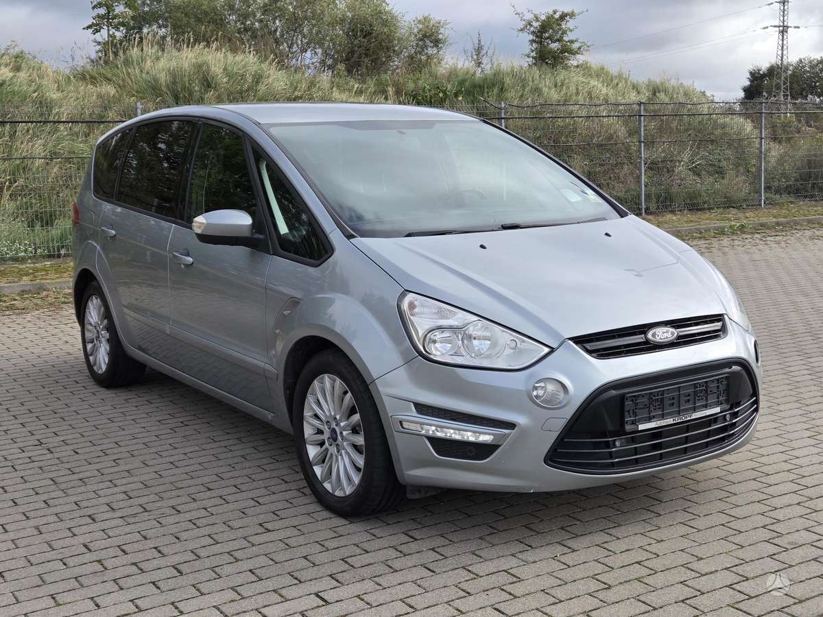 Ford S-MAX 2014 — вигляд ззаду
