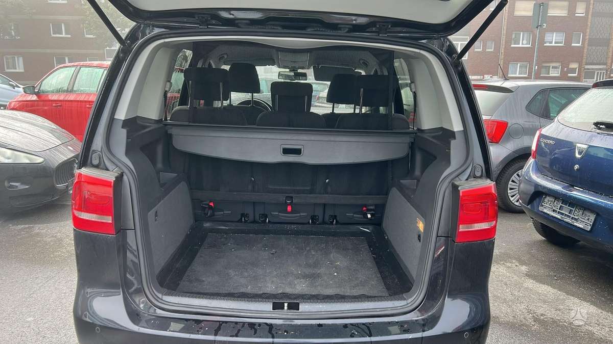 Volkswagen Touran 2012 — photo 12
