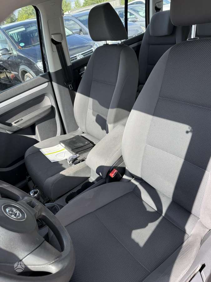 Volkswagen Touran 2012 — photo 15