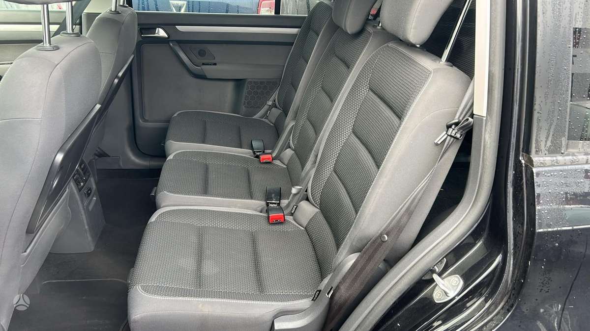 Volkswagen Touran 2012 — photo 16
