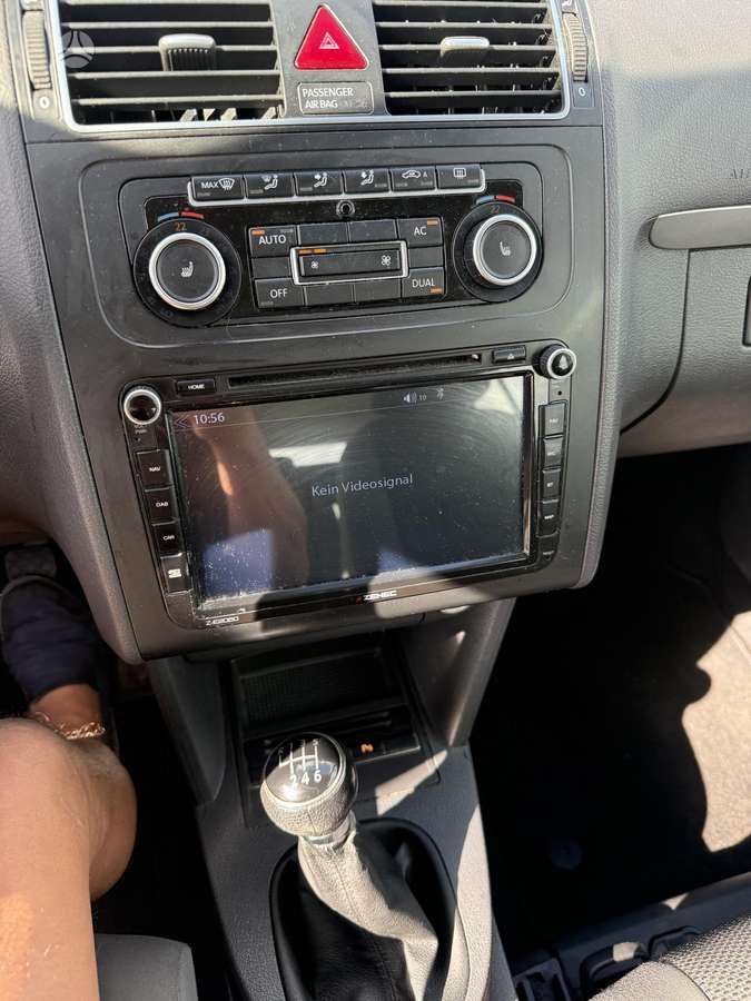 Volkswagen Touran 2012 — photo 18