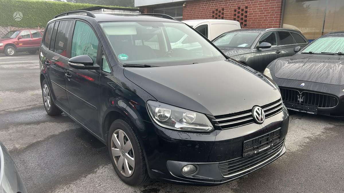 Volkswagen Touran 2012 — rear view