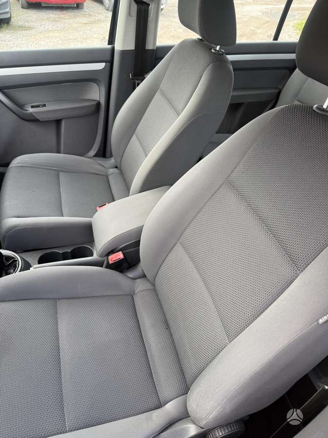 Volkswagen Touran 2012 — photo 20