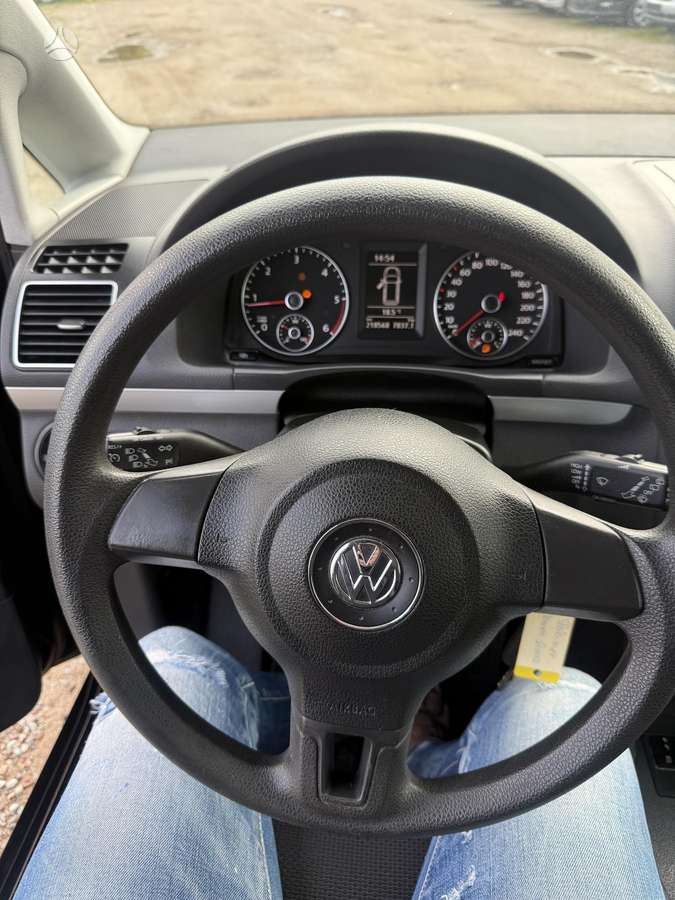 Volkswagen Touran 2012 — photo 21