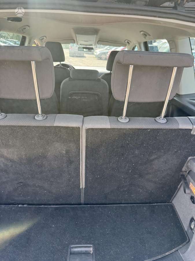 Volkswagen Touran 2012 — photo 9