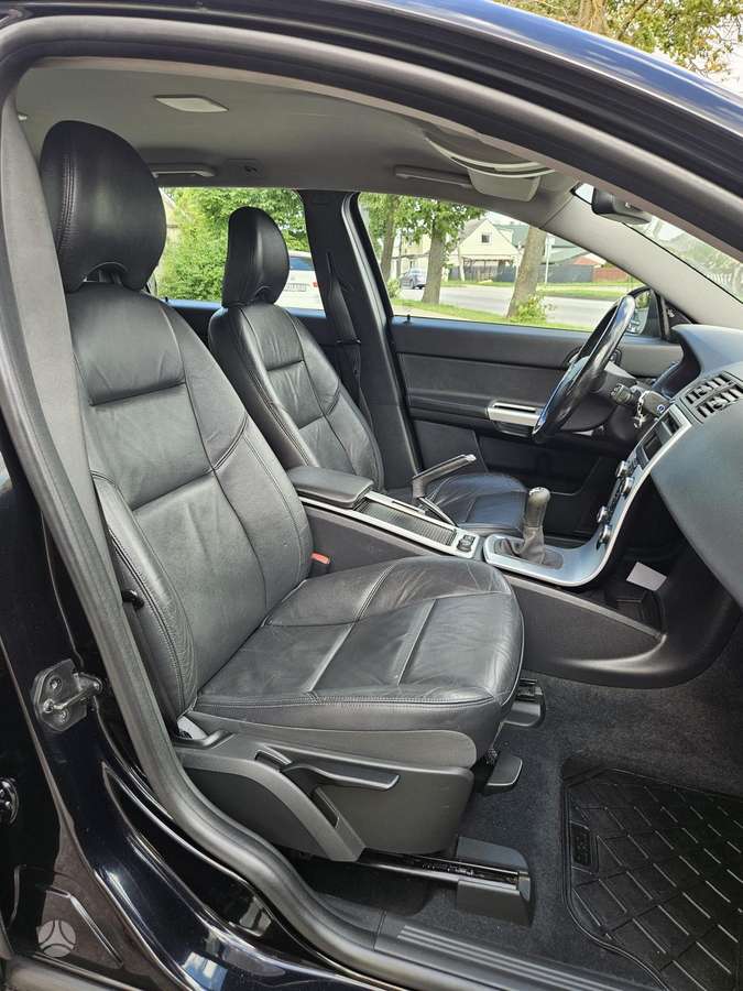 Volvo V50 2010 — photo 14