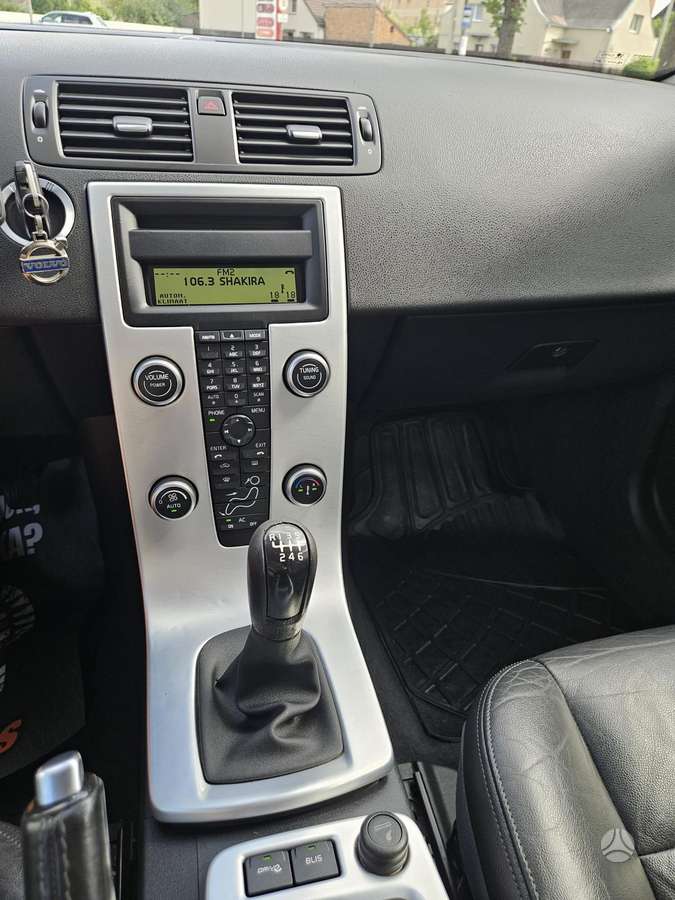Volvo V50 2010 — photo 19