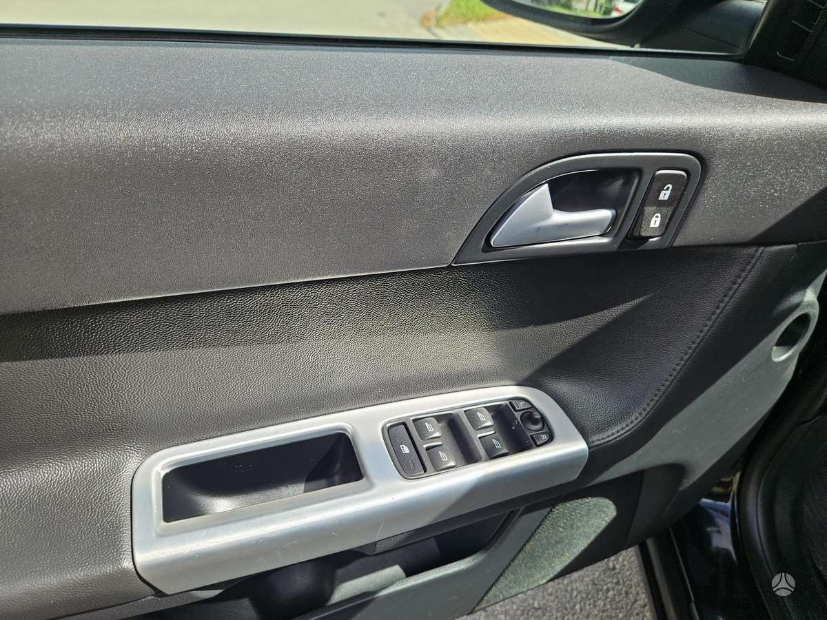 Volvo V50 2010 — photo 20