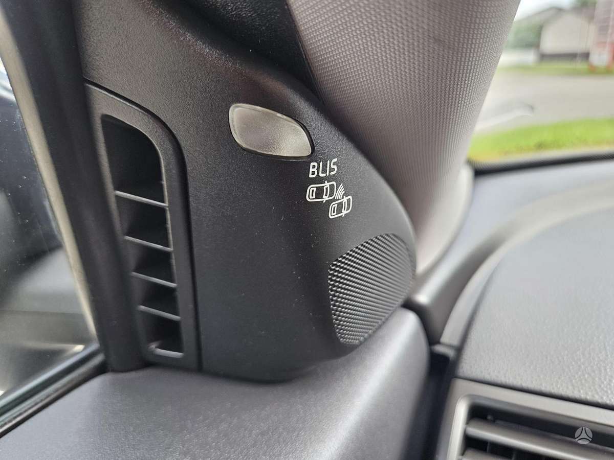 Volvo V50 2010 — photo 21