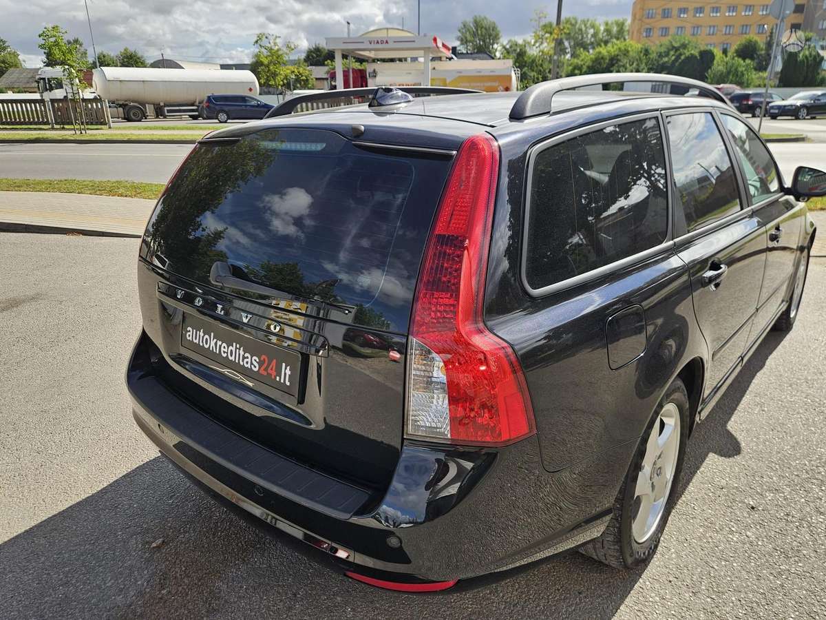 Volvo V50 2010 — photo 7