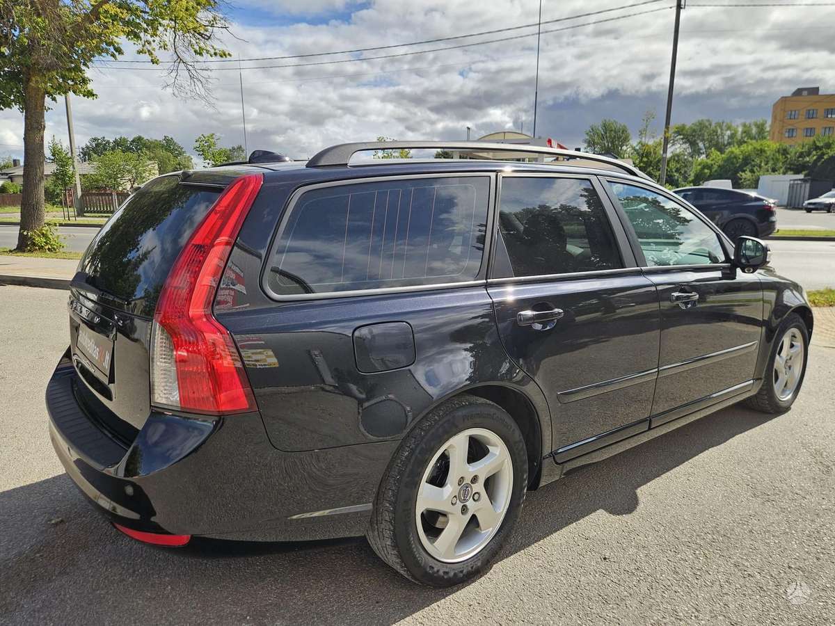 Volvo V50 2010 — photo 8