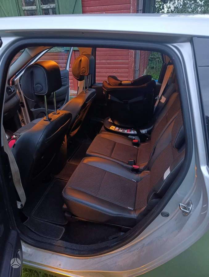 Renault Grand 2012 — photo 15