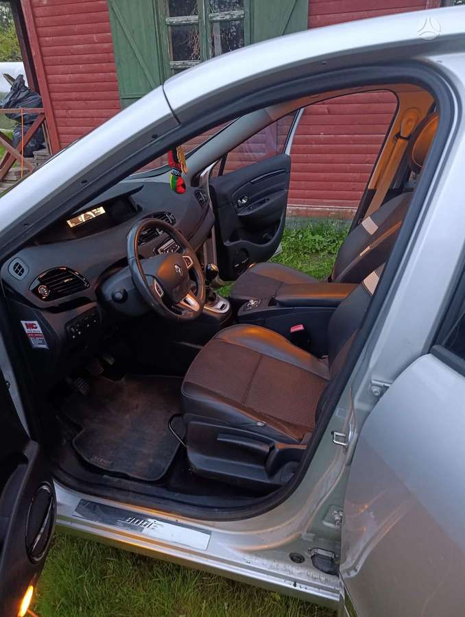 Renault Grand 2012 — photo 16