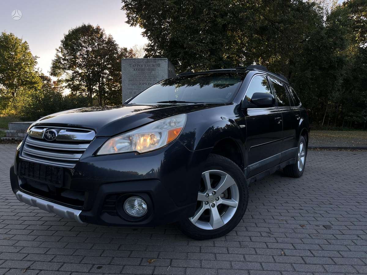 Subaru Outback 2013 — салон
