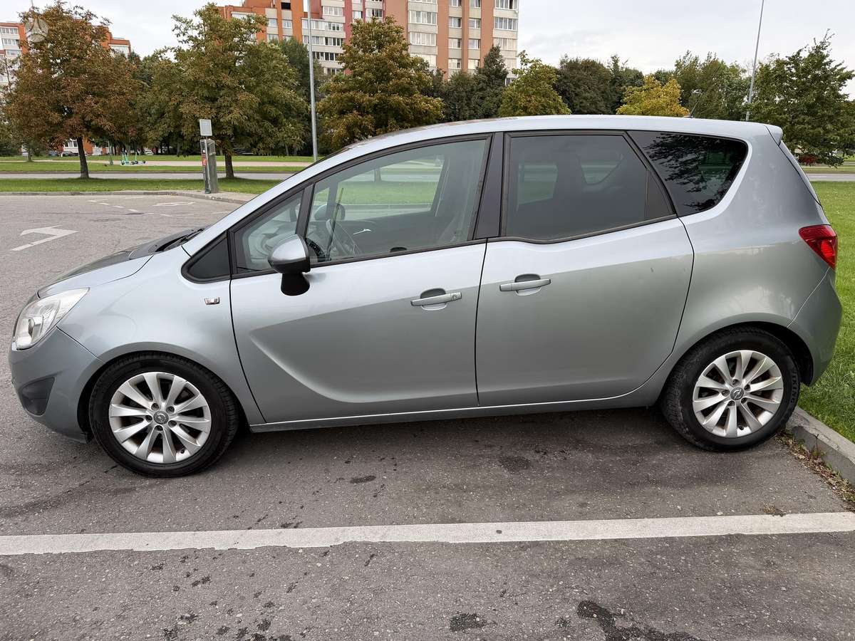 Opel Meriva 2012 — фото 10