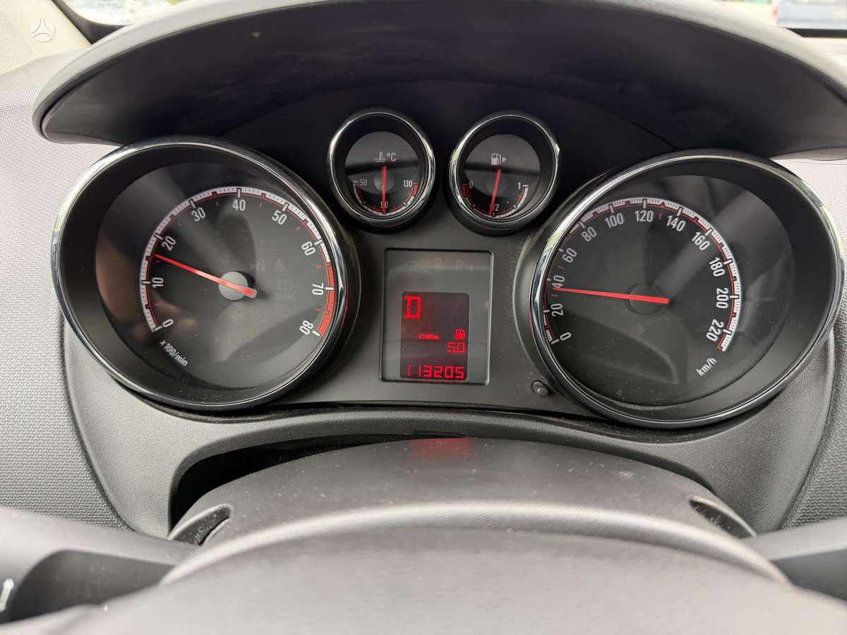 Opel Meriva 2012 — салон