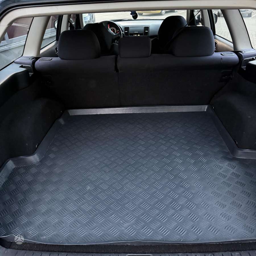 Subaru Legacy 2004 — photo 11