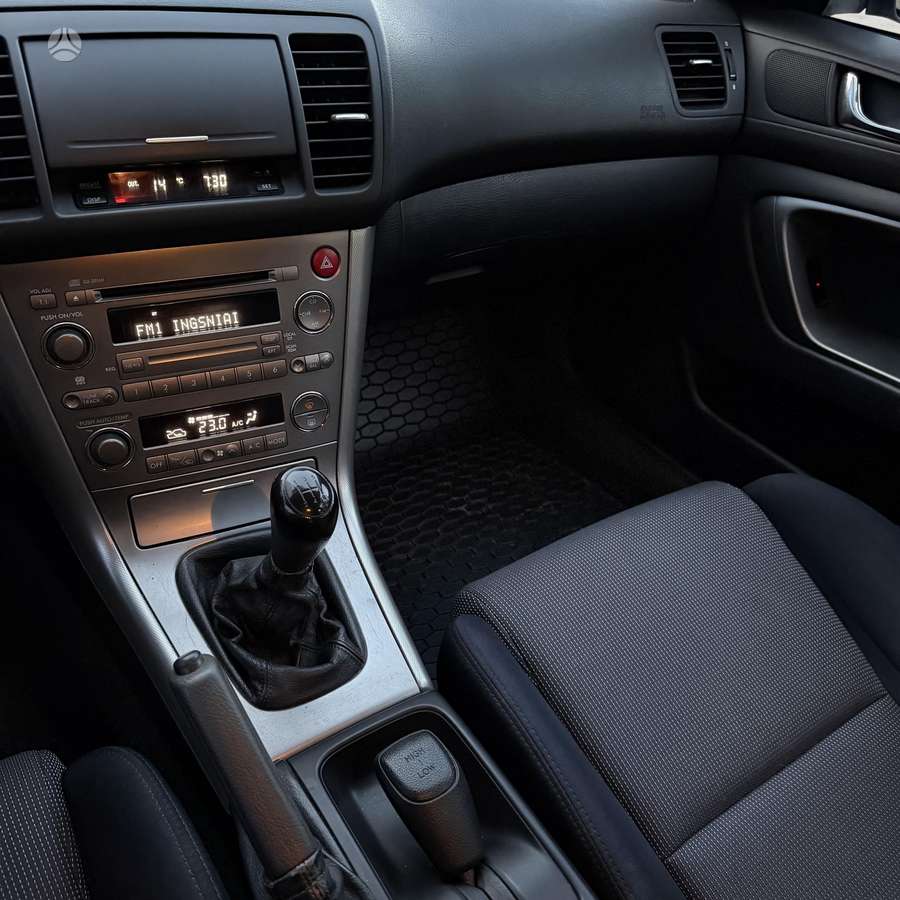 Subaru Legacy 2004 — photo 18