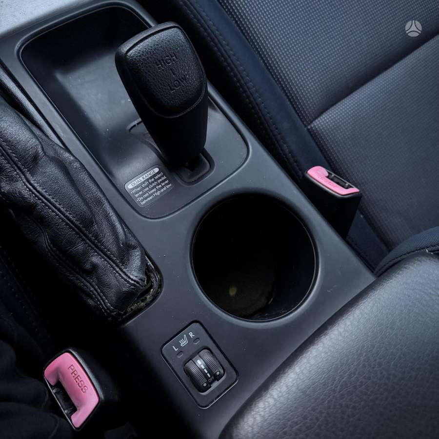 Subaru Legacy 2004 — photo 20