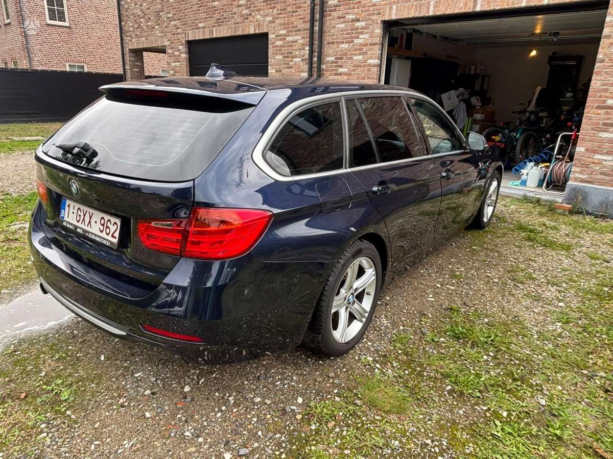 BMW 320 2014 — салон