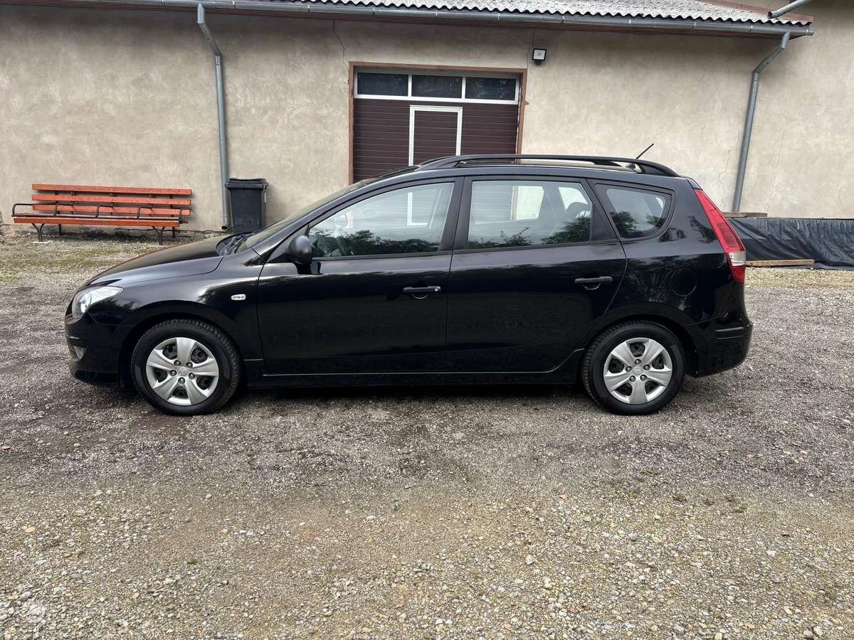 Hyundai i30 2012 — вигляд ззаду