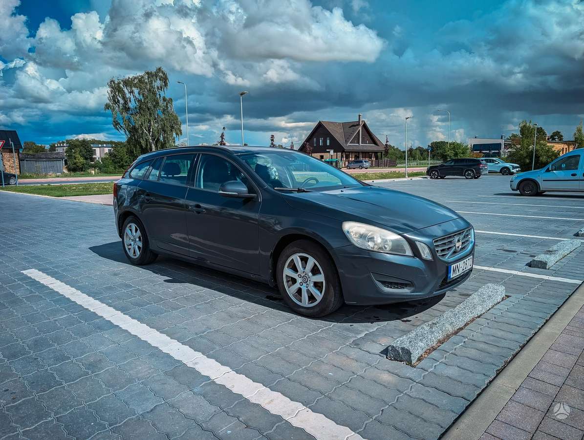 Volvo V60 2013 — вигляд ззаду