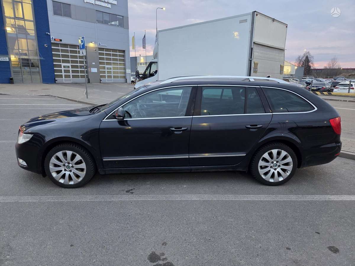 Skoda Superb 2012 — photo 11