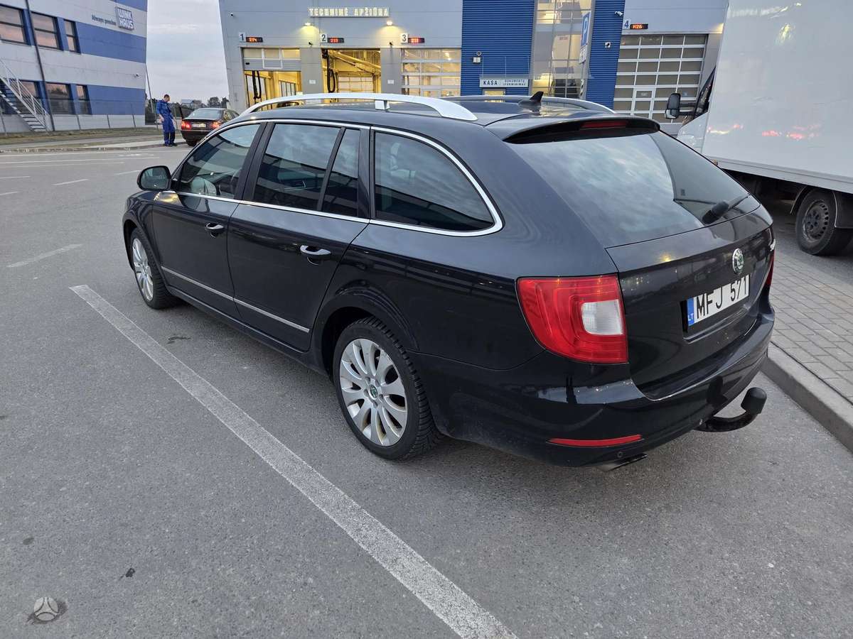 Skoda Superb 2012 — photo 12