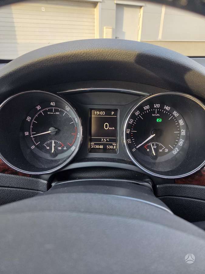 Skoda Superb 2012 — photo 19