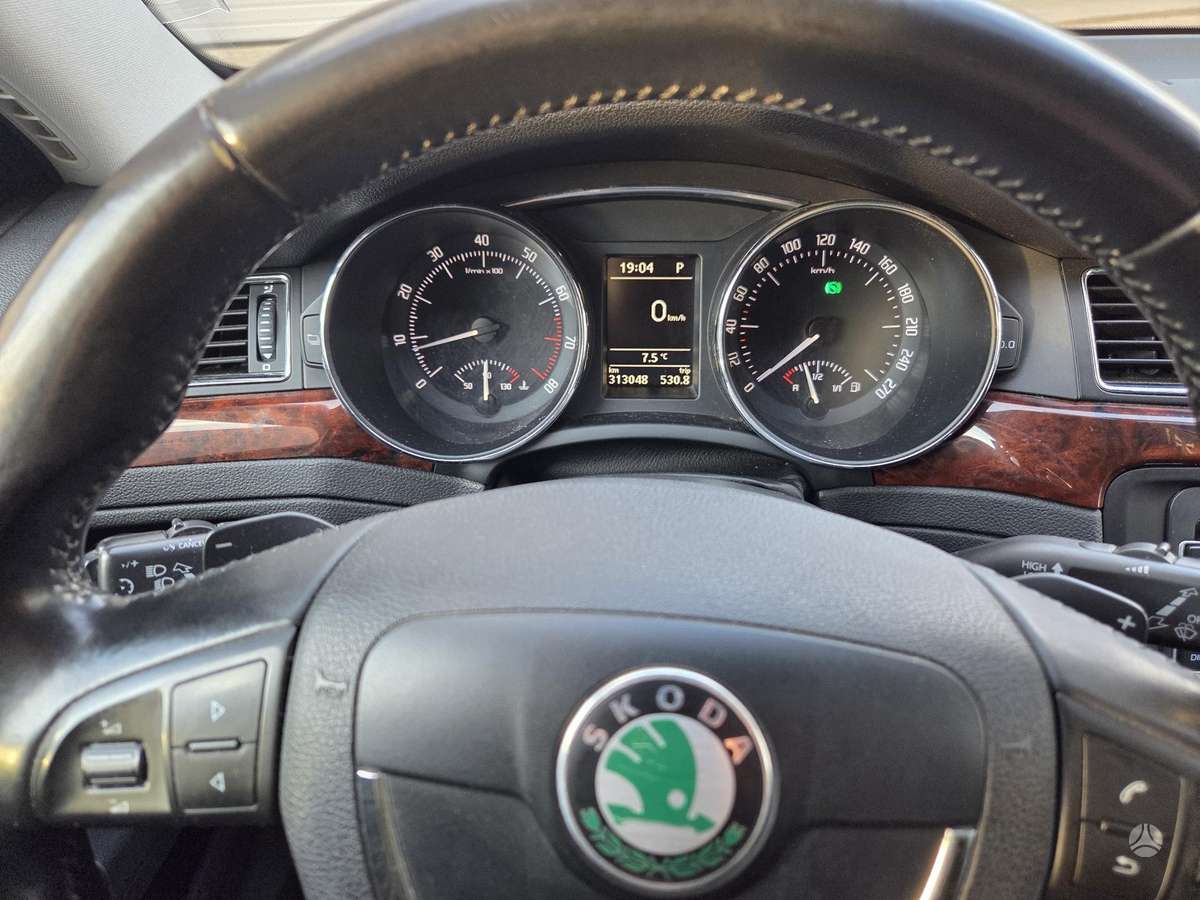 Skoda Superb 2012 — photo 20