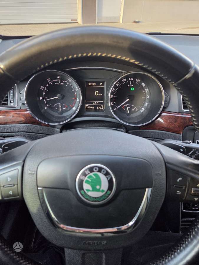 Skoda Superb 2012 — photo 21
