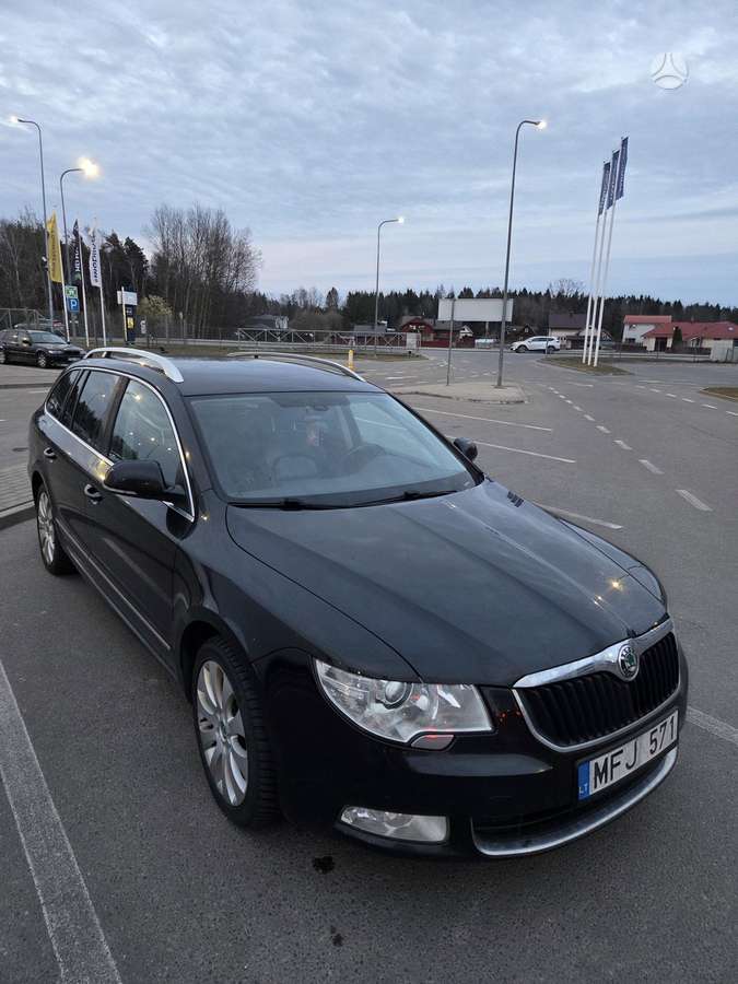 Skoda Superb 2012 — interior