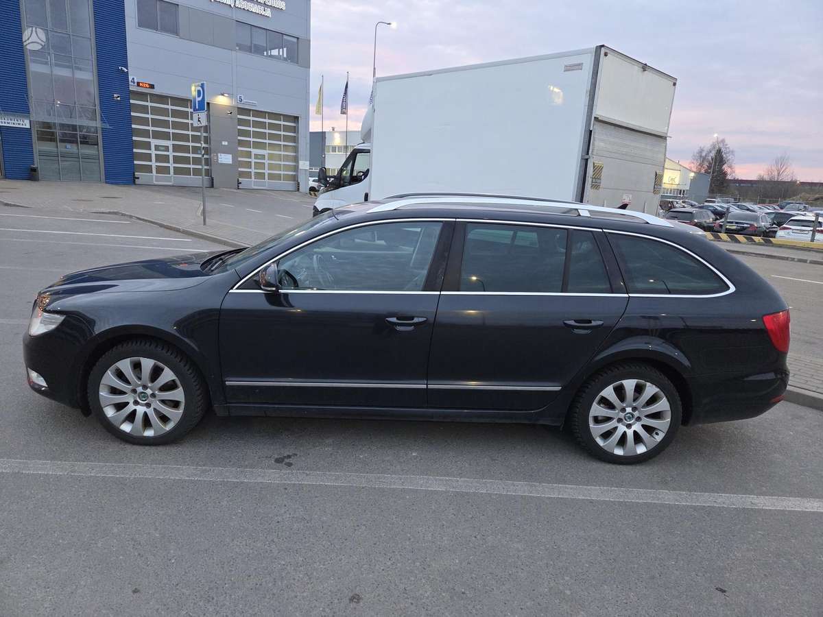 Skoda Superb 2012 — photo 5