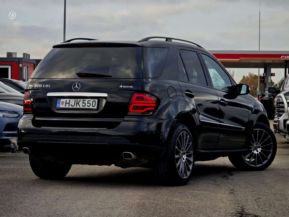 Mercedes-Benz ML320 2007 — rear view